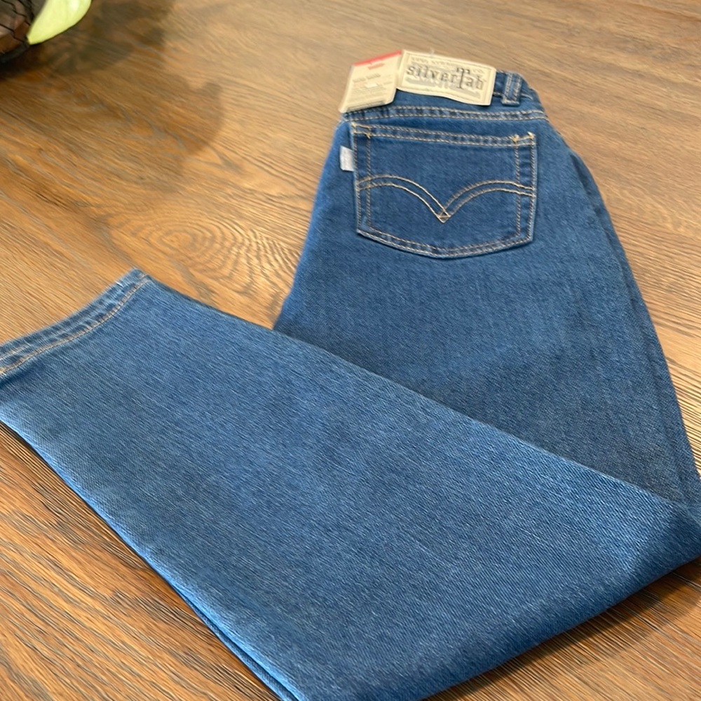 🎉HP🎉Levi’s Silver Tab Mini Mom jeans. Size 8 reg. - Picture 3 of 11